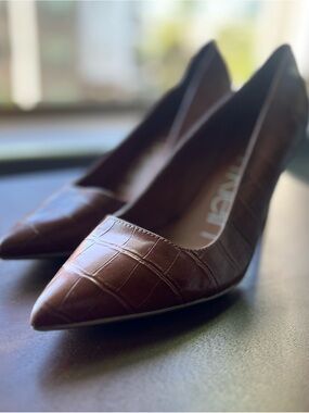Calvin Klein Brown Croc-Embossed Pointed Toe Pumps